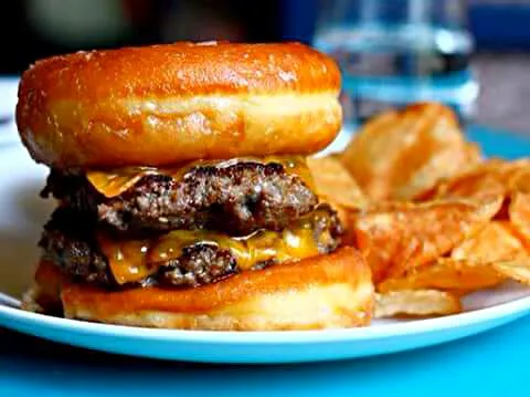 A Double Cheeseburger On A Glazed Donut W/ Fries|Sheila Harrisさん