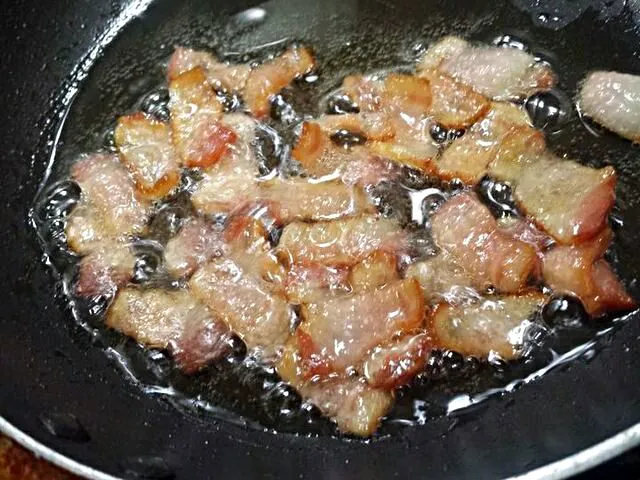 Frying Bacon for Bacon Cheeseburger Quesidillas #Dinner #Pork|Alisha GodsglamGirl Matthewsさん