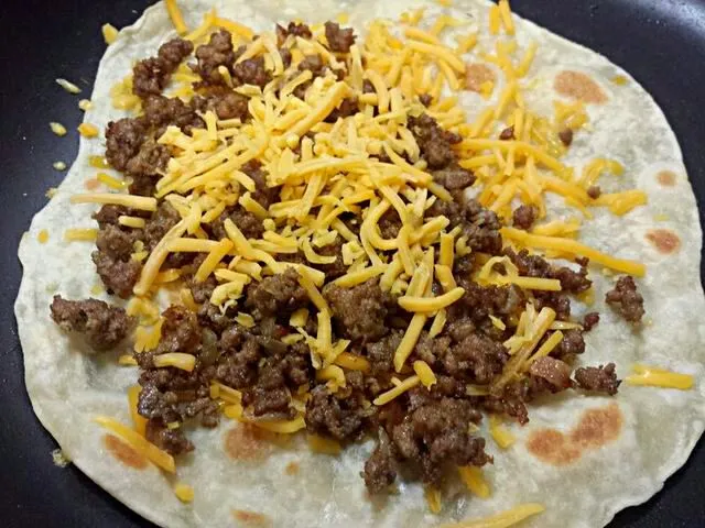 Cooking Bacon Cheeseburger Quesidillas #Beef #Pork #Main dish ❤|Alisha GodsglamGirl Matthewsさん