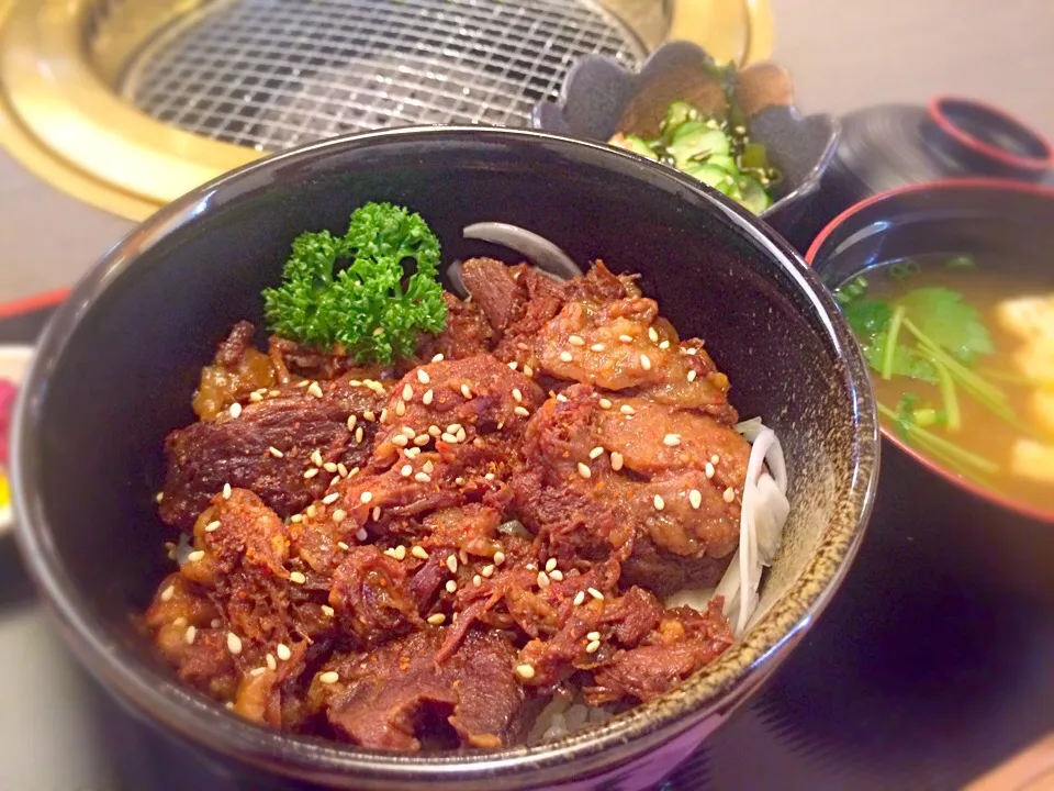 焼肉カラン 牛すじ丼|マチママさん