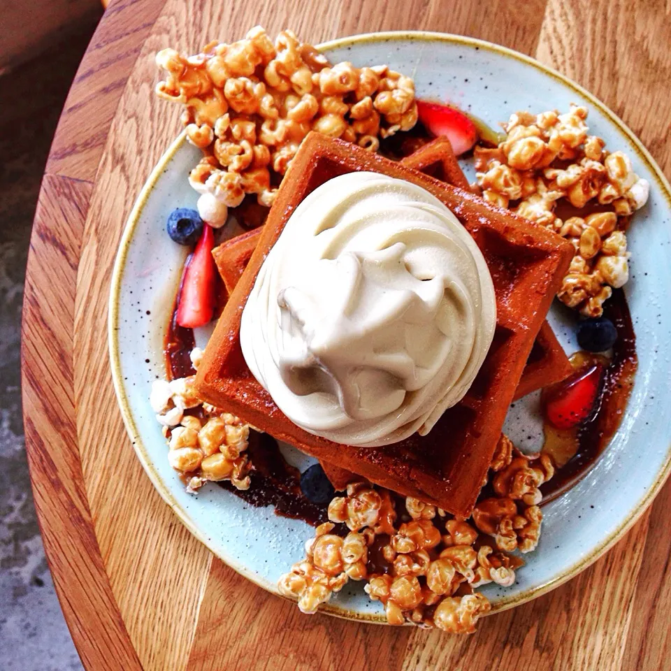 Belgian waffles with sea sat Gula Melaka soft serve@Sunday Folks, Chip Bee Gardens|coxiella24さん