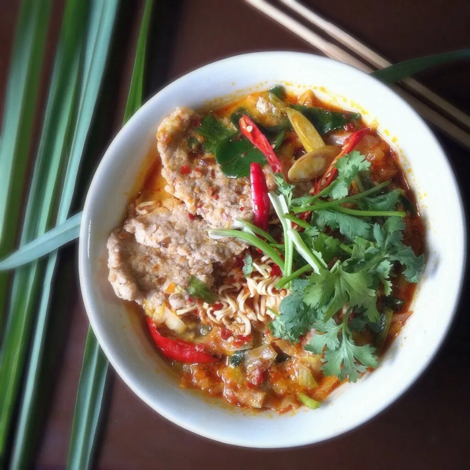 Snapdishの料理写真:Minced pork Tom Yum noodles soup #thaifood|Eat in Thaiさん