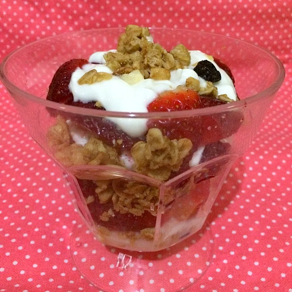 Strawberry parfait|Trish Wongさん