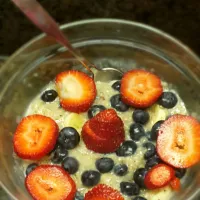 Snapdishの料理写真:oatmeal with berries and banana, maple syrup, cinnamon, flax meal, and coconut milk. #Breakfast/Brunch #Fruit #healthy|Chiara Alexandria Medeirosさん