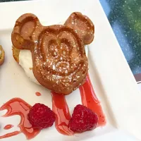 Mickey waffles @HK Disney|Larry Chuさん