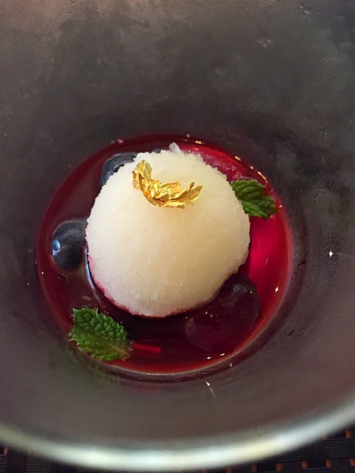 Pineapple sorbet with blueberry sauce @ Ćest la vie|Larry Chuさん