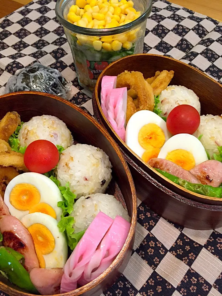 🍙弁当
チーズとおかかの🍙
イカリング揚げ
かまぼこ
ミニトマト
ししとうとソーセージの塩炒め
ゆでたまご(双子‼️😳|ひななぎさん