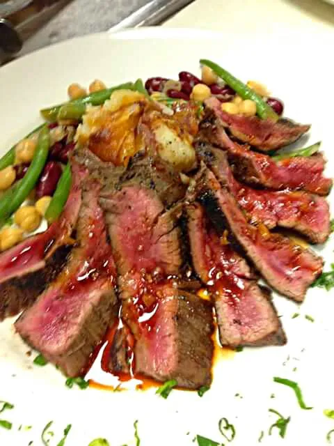 Beef Flank W/A Light Cranberry Sauce Over The Meat And Mixed Vegetables|Sheila Harrisさん