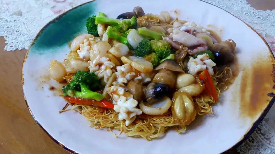 港式海鲜炒面。。。HK style seafood fried noodle|steven z.y.さん