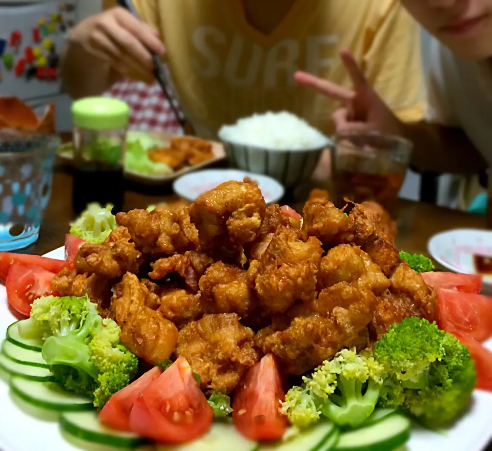 鶏の唐揚げ

少し前ですが、うちの晩ご飯です。
ピースサインは次男|Hiro Yanさん