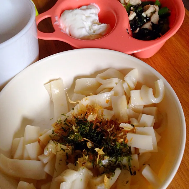 0820昼 青のりうどん、インゲン小松菜椎茸鶏団子の味噌汁、ポテトヨーグルト|かえるさん