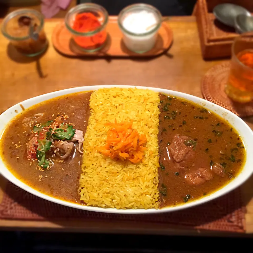 『チキンカレー』と『豚シャブとナスの揚げ浸しの冷たいカレー』の二種盛りカレー*\(^o^)/*|まあん👽さん