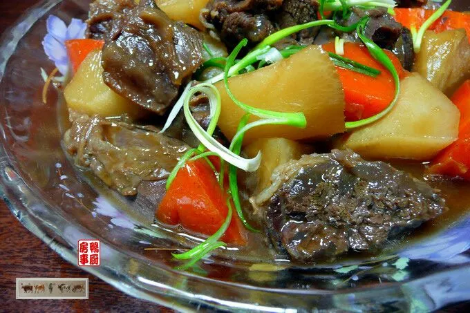 braised beef shank with turnip and carrot|steven z.y.さん