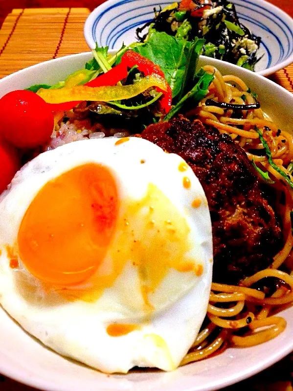 ロコモコ丼と、みんなが好きな塩昆布パスタ。|＊みお＊さん