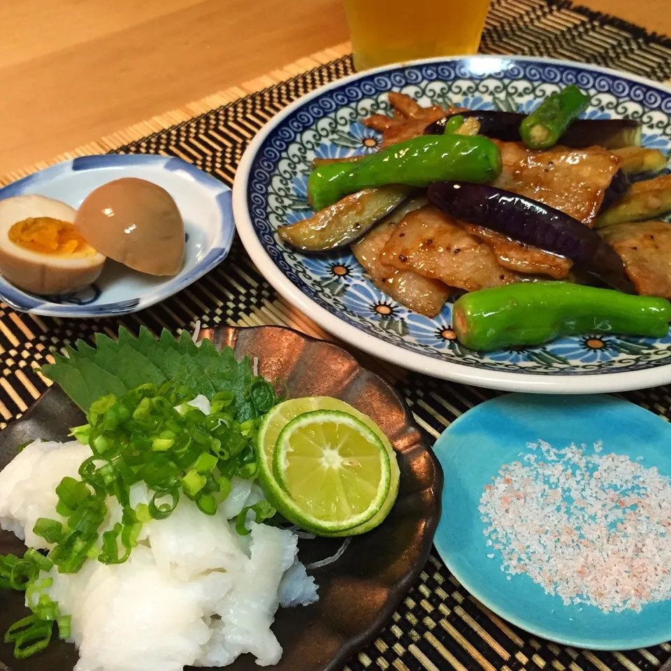 Snapdishの料理写真:えんがわ刺身、茄子と豚バラの辛子醤油炒め|maruruさん