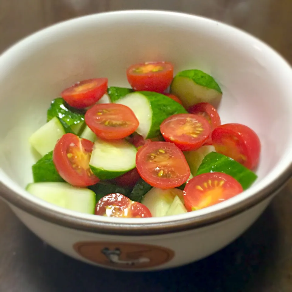 Snapdishの料理写真:トマトとキュウリのマリネ🍅🍴|りょこさん