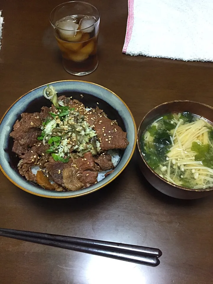 牛しぐれ煮丼とエノキとワカメのお味噌汁|Chiemi Shinoさん