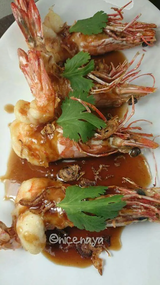 Snapdishの料理写真:Fried prawns with tamarind sauce|nicenayaさん