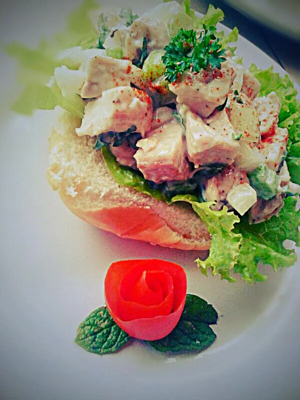 ultimate chicken sandwich in garlic aioli.|hungry_picassoさん