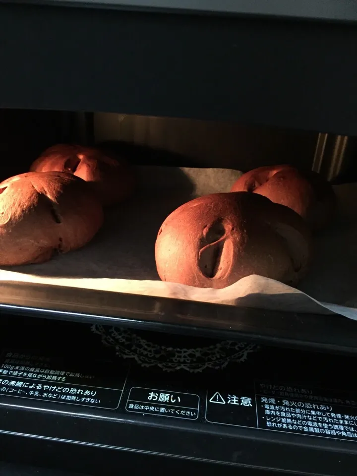 Snapdishの料理写真:オレンジピール入りココアパン|ともよさん