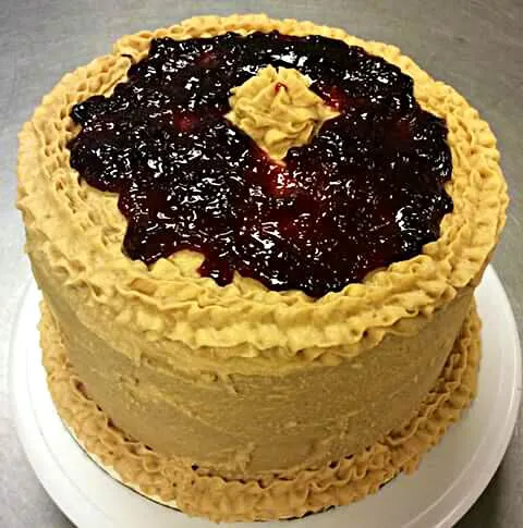 Peanut  Butter Raspberry Jelly Cake|Sheila Harrisさん