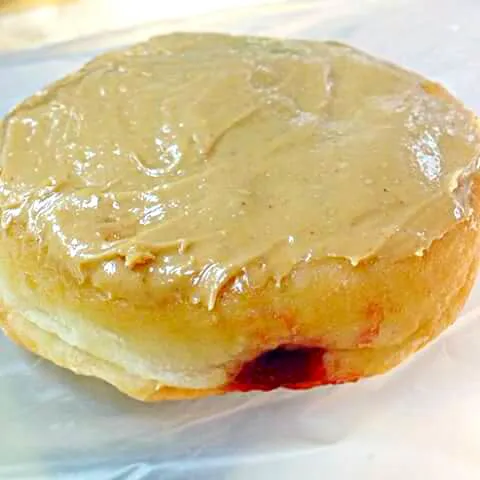 Peanut Butter And Strawberry Jelly Donut...Mmmm|Sheila Harrisさん