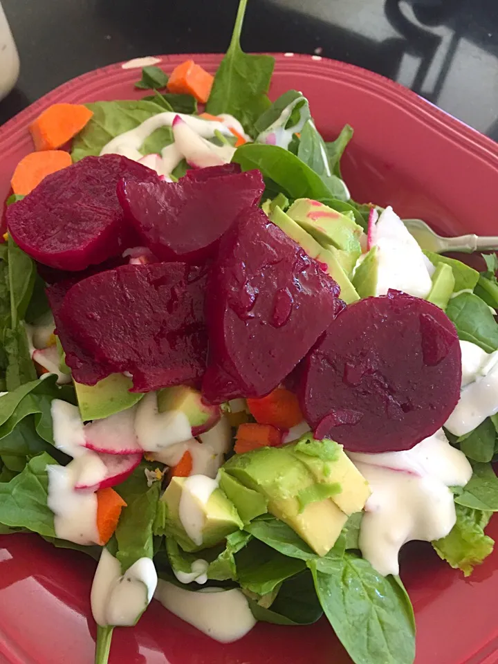 Blue Cheese Spinach Salad with Homemade Pickled Beets|K Goodnessさん