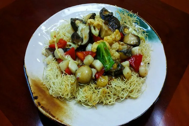 两面黄。。。assorted ingredients over crispy noodle|steven z.y.さん