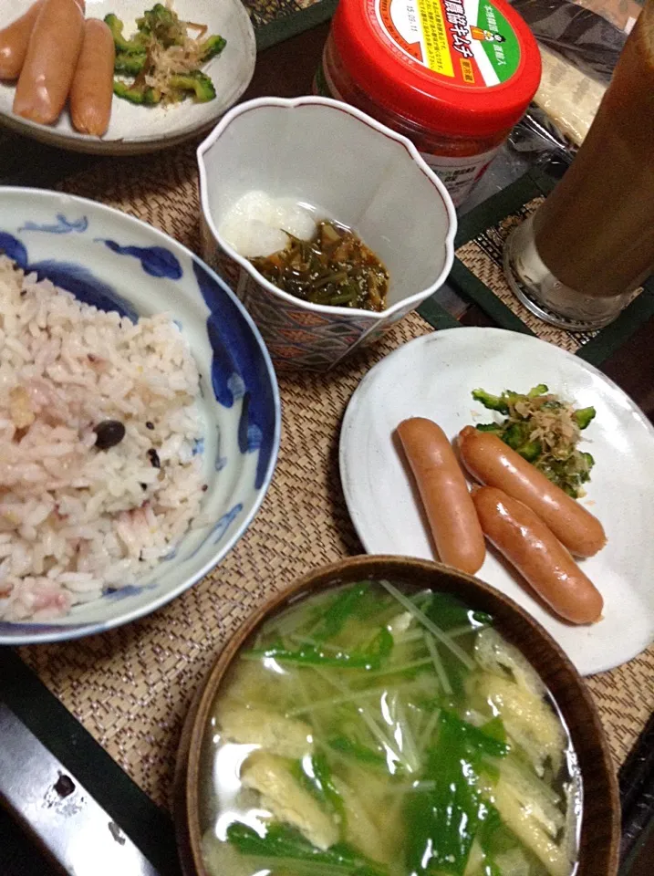 Snapdishの料理写真:ウィンナーソーセージ＆めかぶと大根おろし＆水菜の味噌汁|まぐろさん