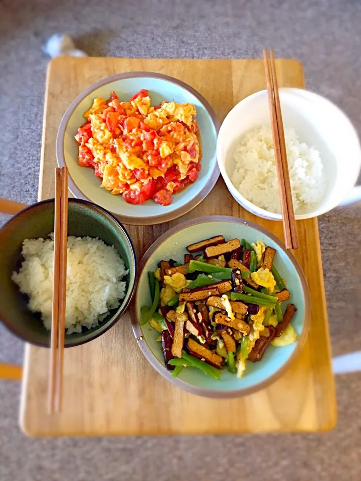 Chinese dinner tofu/jalapeños pepper/eggs and tomato/eggs.|Aurora ZCさん