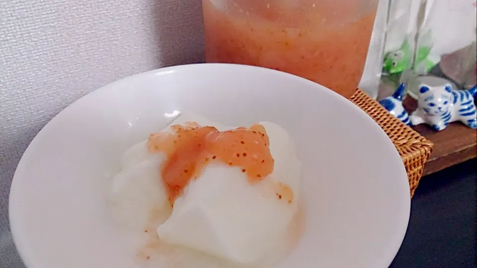 Snapdishの料理写真:イチジクのジャムONヨーグルト😋|やよさん