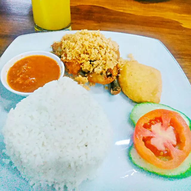 Ayam Kremes. Traditional fried chicken #ayamkremes #Indonesian cuisine|Chan Darmaさん