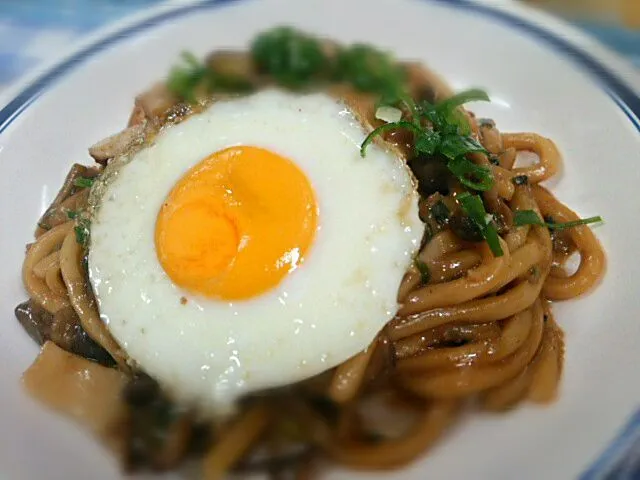 Snapdishの料理写真:豚肉ときのこのみそ焼きうどん|よっしー(=^ェ^=)さん