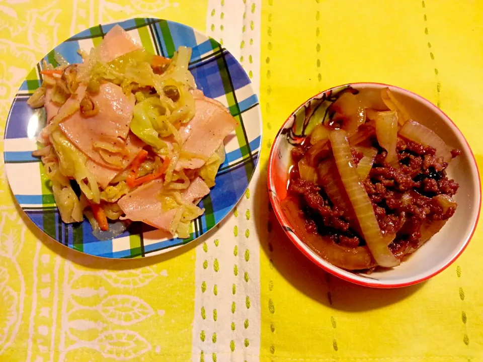 夜食。野菜のマヨ炒めとそぼろたまねぎ。|エリカさん