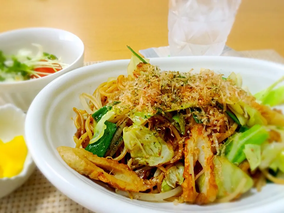 Snapdishの料理写真:パスタで「野菜たっぷり焼きそば」|ポンポコたまこさん