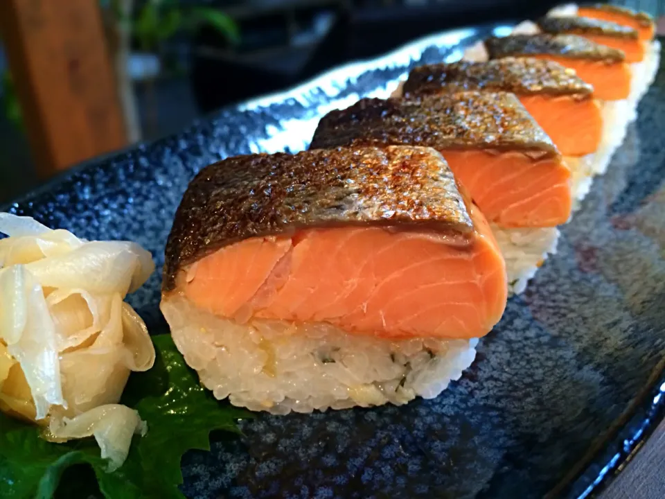 Snapdishの料理写真:焼き鮭寿司作りましたんですのʕ-̼͡-ʔ|七海さん