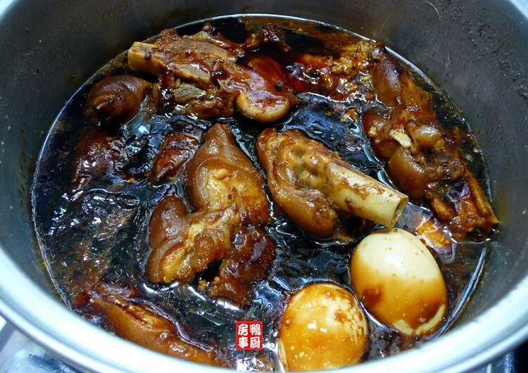 卤猪蹄。。。braised pork knuckles|steven z.y.さん