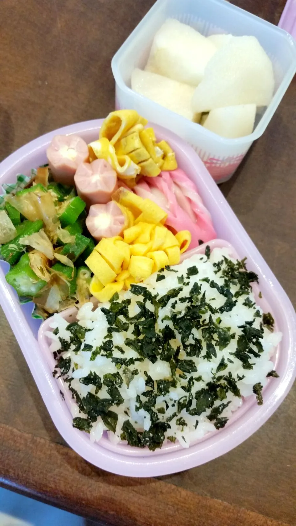 Snapdishの料理写真:ワカメご飯🍱☆長女の学童弁当|unotacoさん