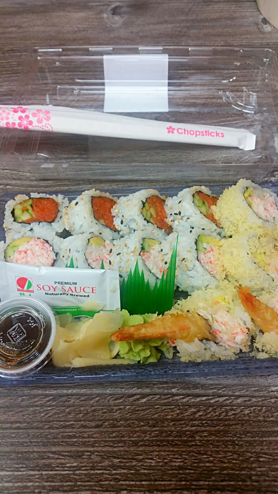 Snapdishの料理写真:Sushi combo @ 168 Market|Beau Srichanさん