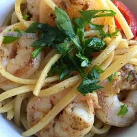 Snapdishの料理写真:Lemony Shrimp Linguine
with Roasted Red Pepper, Garlic & Chili|@gmikulskyさん