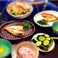 Snapdishの料理写真:アユの干物と肉豆腐^ ^|ともかさん