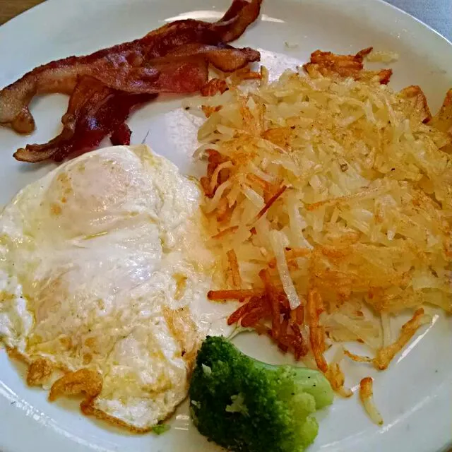 My #Breakfast/Brunch #Eggs Bacon #Pork #Vegetable Potatoes and Broccoli 😀😀😀|Alisha GodsglamGirl Matthewsさん