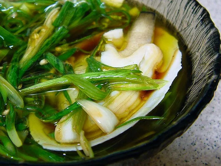 soft shell clam dipped in garlic and scallion infused oil|steven z.y.さん