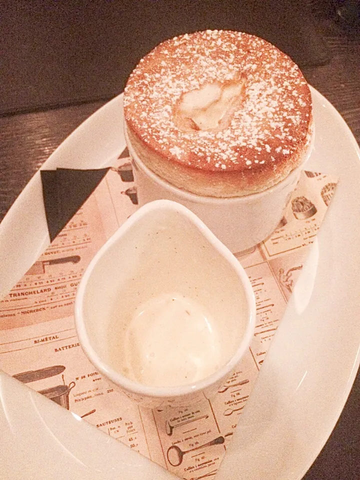 SOUFFLÉ CHAUD
grand marnier souffle, orange confit, vanilla anglaise|imashさん