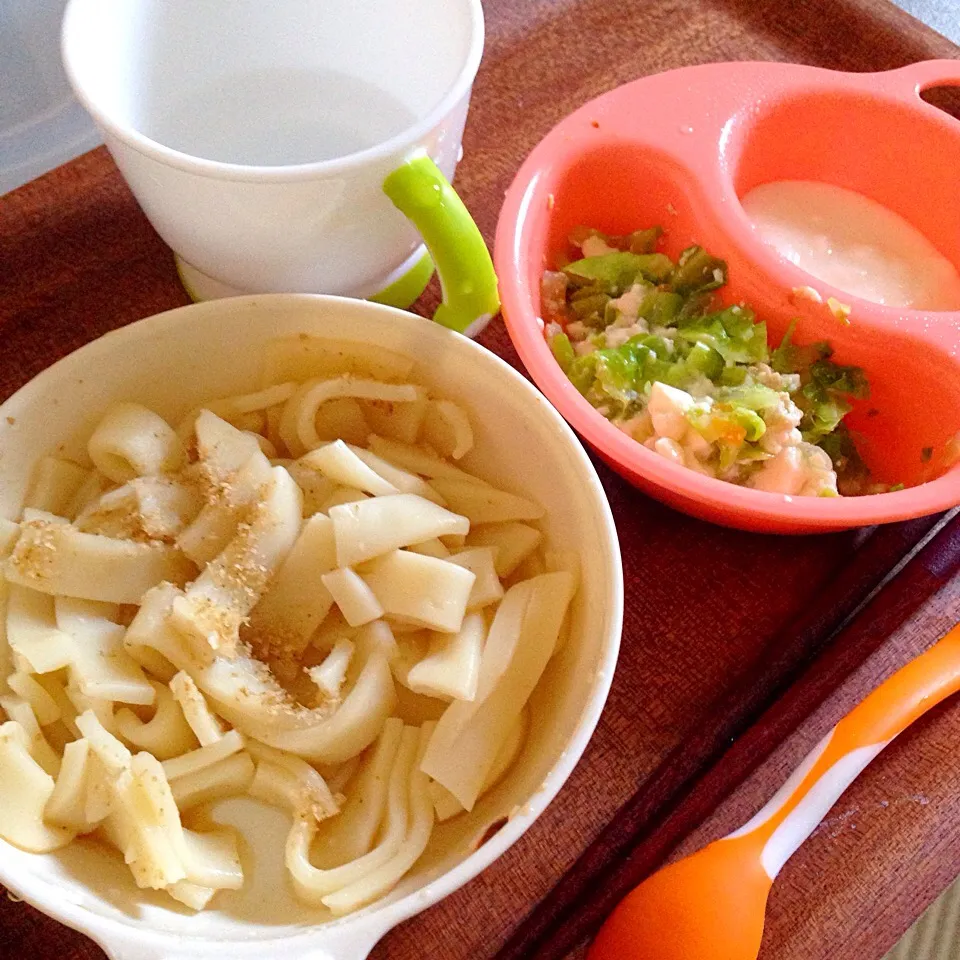 0822昼 胡麻味噌うどん、キャベツと鶏団子と豆腐のまぜまぜ、ヨーグルト|かえるさん