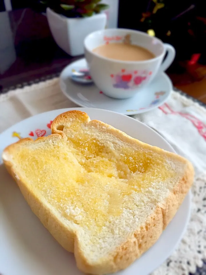 スイーツバタートーストとローヤルミルクティー。|あーいー🍚さん