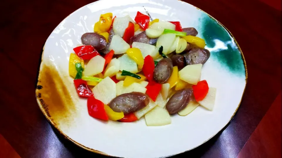 Snapdishの料理写真:山药炒腊肠。。。mountain yam with cured sausage|steven z.y.さん