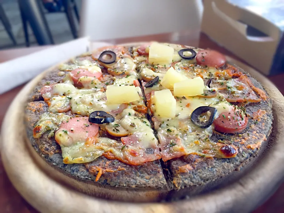 Black pizza|Kim Pakinyさん