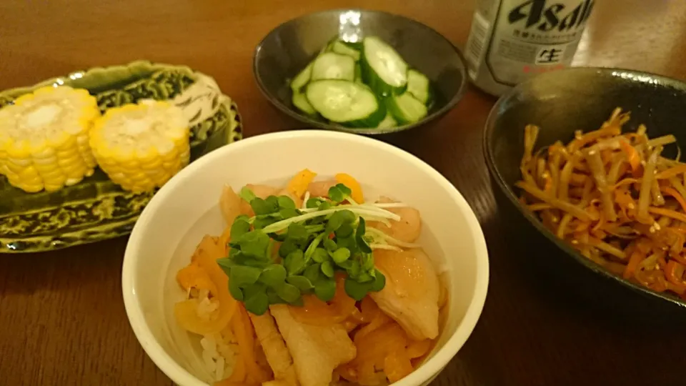 豚トロ丼、きんぴら牛蒡、胡瓜の漬物、茹でとうもろこし|アンジェさん