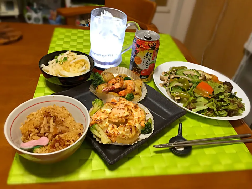 海老のバジル焼き&サーモンポテト焼き＋松茸ご飯&冷やしたぬき饂飩|マニラ男さん